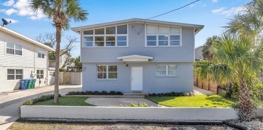 Commercial property in Neptune Beach, Florida 4 bedrooms, 187.2 sq.m. № 801566
