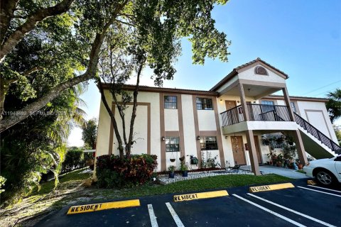 Condo in Coral Springs, Florida, 2 bedrooms  № 2007799 - photo 2