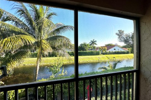 Condo in Coral Springs, Florida, 2 bedrooms  № 2007799 - photo 18