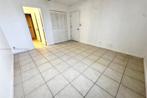 Condo in Coral Springs, Florida, 2 bedrooms  № 2007799 - photo 14