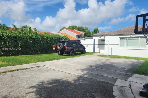 House in Miami, Florida 3 bedrooms, 151.52 sq.m. № 1693211 - photo 3