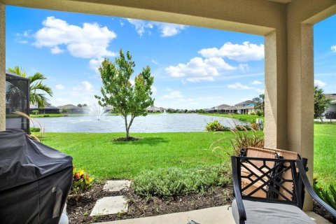 House in Palmetto, Florida 5 bedrooms, 339.19 sq.m. № 2313088 - photo 24