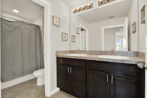 House in Palmetto, Florida 5 bedrooms, 339.19 sq.m. № 2313088 - photo 17