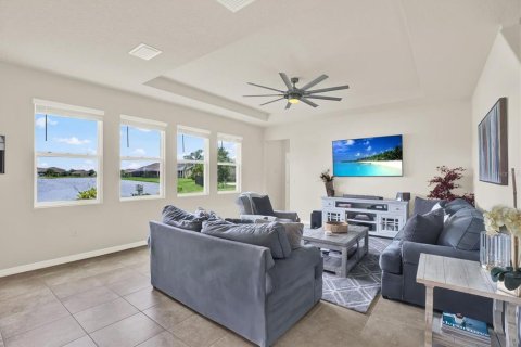 House in Palmetto, Florida 5 bedrooms, 339.19 sq.m. № 2313088 - photo 3