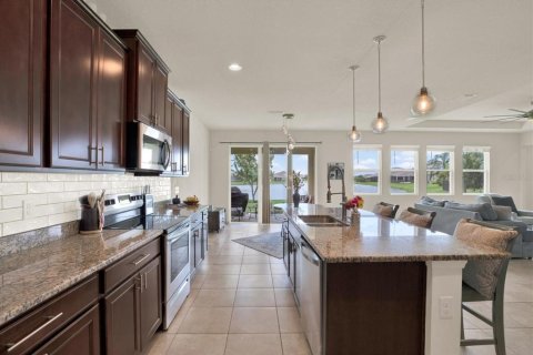 House in Palmetto, Florida 5 bedrooms, 339.19 sq.m. № 2313088 - photo 6