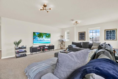 House in Palmetto, Florida 5 bedrooms, 339.19 sq.m. № 2313088 - photo 10