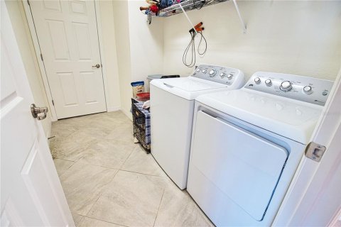 Condo in Venice, Florida, 2 bedrooms № 2398417 - photo 27