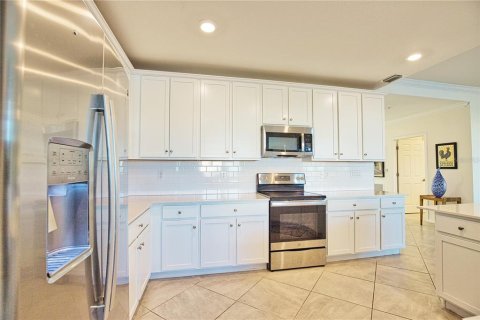 Condo in Venice, Florida, 2 bedrooms № 2398417 - photo 9