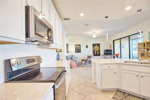Condo in Venice, Florida, 2 bedrooms № 2398417 - photo 8