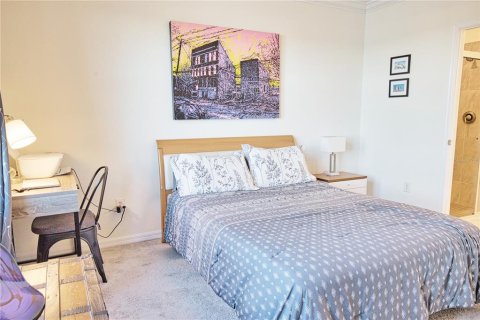 Condo in Venice, Florida, 2 bedrooms № 2398417 - photo 22