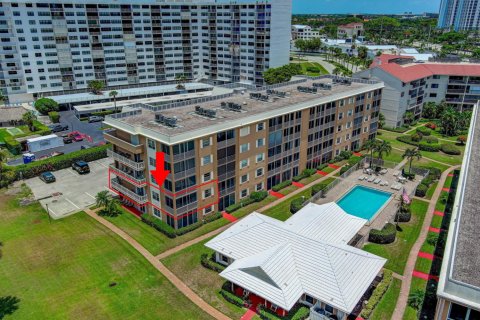 Condo in North Palm Beach, Florida, 2 bedrooms  № 1231377 - photo 1