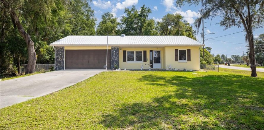 House in Homosassa, Florida 3 bedrooms, 134.89 sq.m. № 1678211