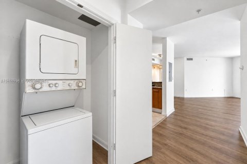 Copropriété à louer à Miami, Floride: 2 chambres, 106.84 m2 № 2377162 - photo 11