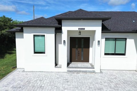 Villa ou maison à vendre à Port Charlotte, Floride: 3 chambres, 156.82 m2 № 2339070 - photo 4