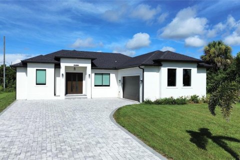 Casa en Port Charlotte, Florida 3 dormitorios, 156.82 m2 № 2339070