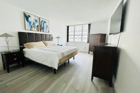 Condo in Miami Beach, Florida, 1 bedroom  № 2082616 - photo 12