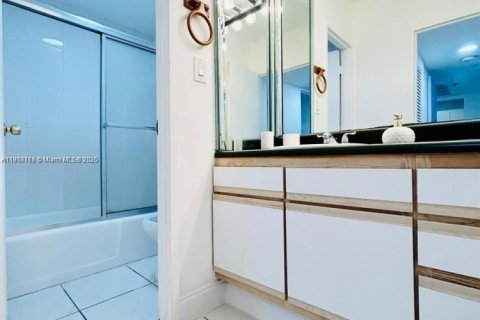 Condo in Miami Beach, Florida, 1 bedroom  № 2082616 - photo 7