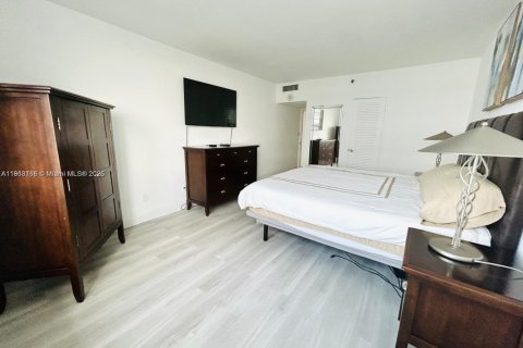 Condo in Miami Beach, Florida, 1 bedroom  № 2082616 - photo 5