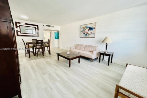 Condo in Miami Beach, Florida, 1 bedroom № 2082616