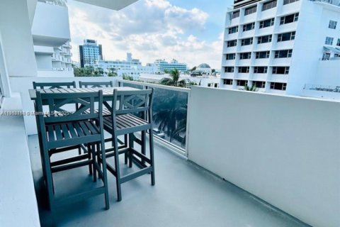 Condo in Miami Beach, Florida, 1 bedroom  № 2082616 - photo 11