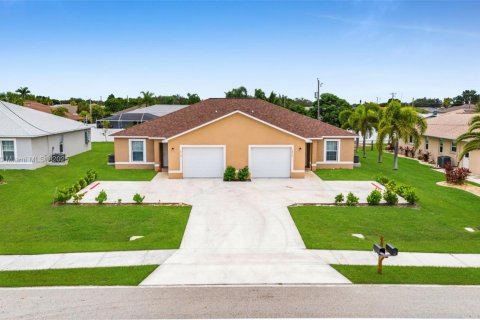 House in Cape Coral, Florida 3 bedrooms, 111.48 sq.m. № 1932433 - photo 30