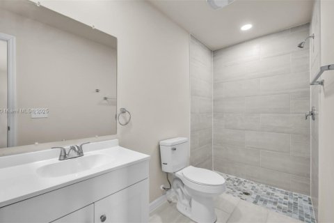 House in Cape Coral, Florida 3 bedrooms, 111.48 sq.m. № 1932433 - photo 19