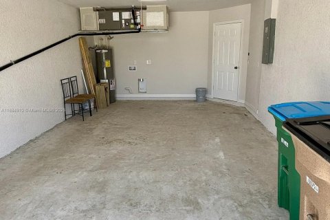 House in Cape Coral, Florida 3 bedrooms, 111.48 sq.m. № 1932433 - photo 3