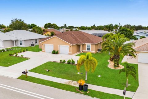 House in Cape Coral, Florida 3 bedrooms, 111.48 sq.m. № 1932433 - photo 26