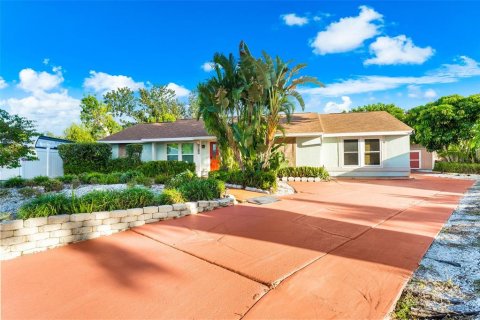 House in Bradenton, Florida 4 bedrooms, 234.95 sq.m. № 2379641