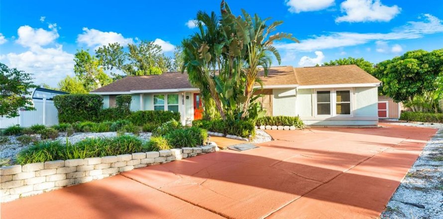 House in Bradenton, Florida 4 bedrooms, 234.95 sq.m. № 2379641