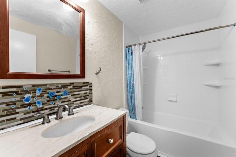 House in Bradenton, Florida 4 bedrooms, 234.95 sq.m. № 2379641 - photo 20