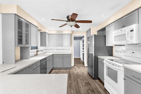 House in Bradenton, Florida 4 bedrooms, 234.95 sq.m. № 2379641 - photo 8