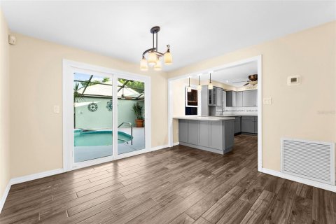 House in Bradenton, Florida 4 bedrooms, 234.95 sq.m. № 2379641 - photo 7