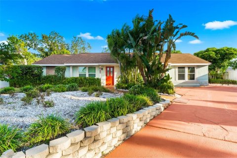 House in Bradenton, Florida 4 bedrooms, 234.95 sq.m. № 2379641 - photo 2