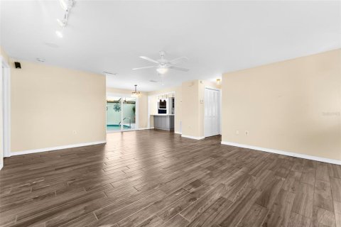 House in Bradenton, Florida 4 bedrooms, 234.95 sq.m. № 2379641 - photo 4