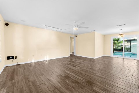 House in Bradenton, Florida 4 bedrooms, 234.95 sq.m. № 2379641 - photo 5