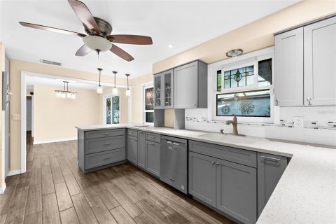 House in Bradenton, Florida 4 bedrooms, 234.95 sq.m. № 2379641 - photo 10