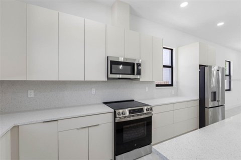 Townhouse in Tampa, Florida 3 bedrooms, 170.29 sq.m. № 2218869 - photo 30