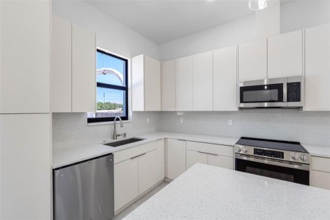 Townhouse in Tampa, Florida 3 bedrooms, 170.29 sq.m. № 2218869 - photo 29