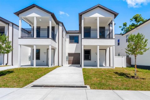 Townhouse in Tampa, Florida 3 bedrooms, 170.29 sq.m. № 2218869 - photo 3
