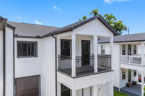 Townhouse in Tampa, Florida 3 bedrooms, 170.29 sq.m. № 2218869 - photo 5