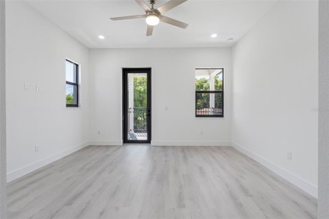 Townhouse in Tampa, Florida 3 bedrooms, 170.29 sq.m. № 2218869 - photo 18