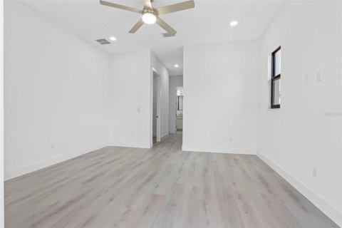 Townhouse in Tampa, Florida 3 bedrooms, 170.29 sq.m. № 2218869 - photo 17