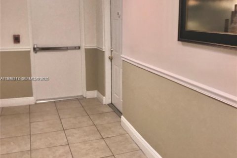 Copropriété à louer à Miami, Floride: 2 chambres, 69.49 m2 № 2046260 - photo 5