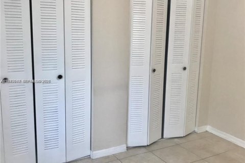 Copropriété à louer à Miami, Floride: 2 chambres, 69.49 m2 № 2046260 - photo 11