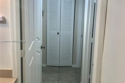 Copropriété à louer à Miami, Floride: 2 chambres, 69.49 m2 № 2046260 - photo 9