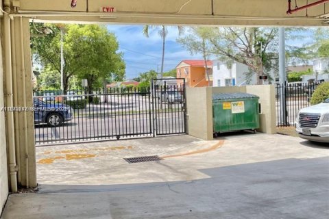 Copropriété à louer à Miami, Floride: 2 chambres, 69.49 m2 № 2046260 - photo 14