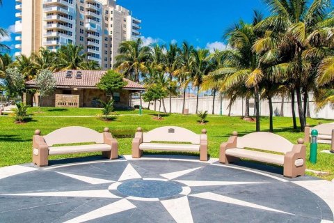 House in Pompano Beach, Florida 3 bedrooms, 130.43 sq.m. № 1079409