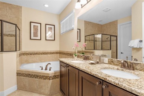 House in Four Corners, Florida 5 bedrooms, 308.99 sq.m. № 1767271 - photo 12