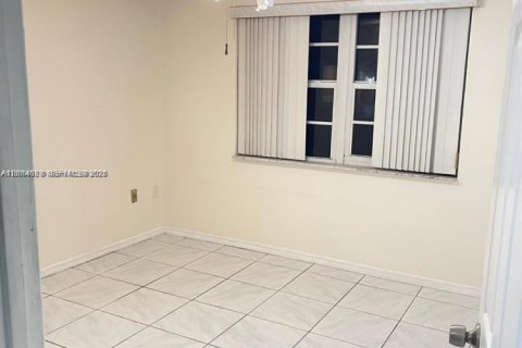 Villa ou maison à louer à Palmetto Bay, Floride: 3 chambres, 183.95 m2 № 2439373 - photo 6